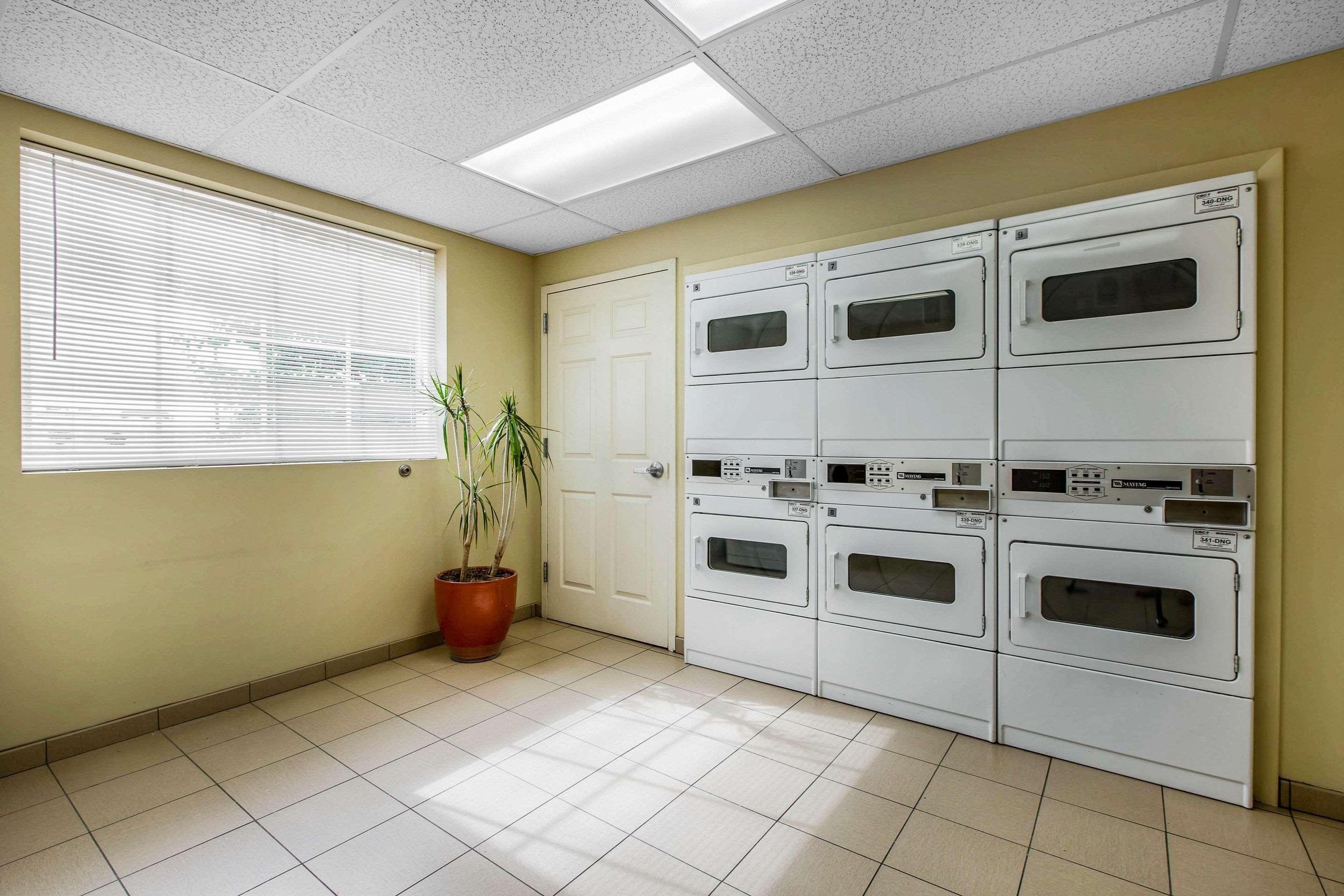 ג'קסונוויל Suburban Studios Near Camp Lejeune מראה חיצוני תמונה